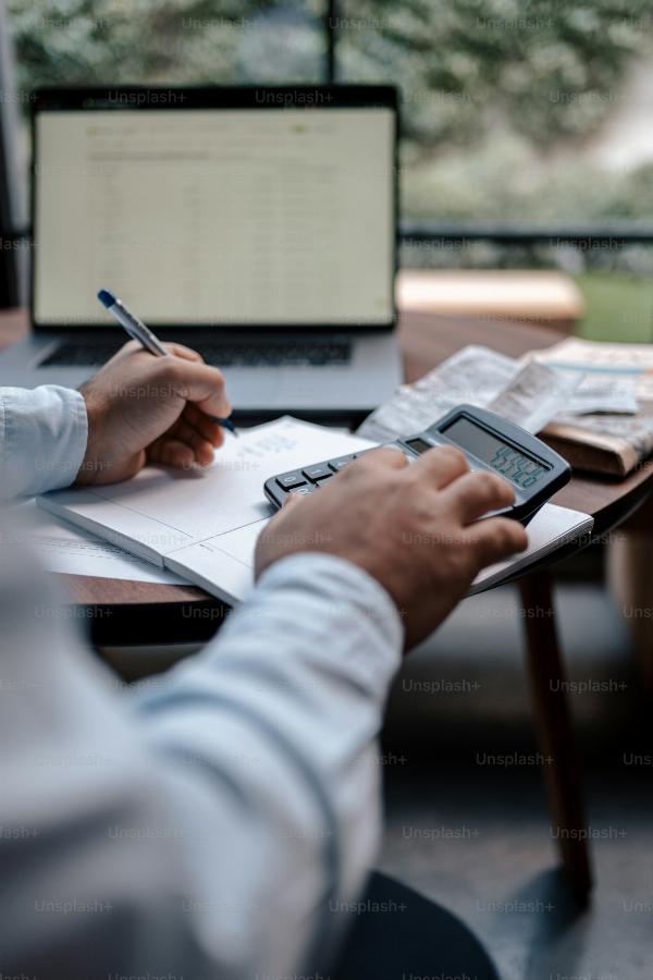 Les commissaires aux comptes (CAC) jouent un rôle crucial pour contrôler l'intégrité et la fiabilité des comptes annuels des entreprises.